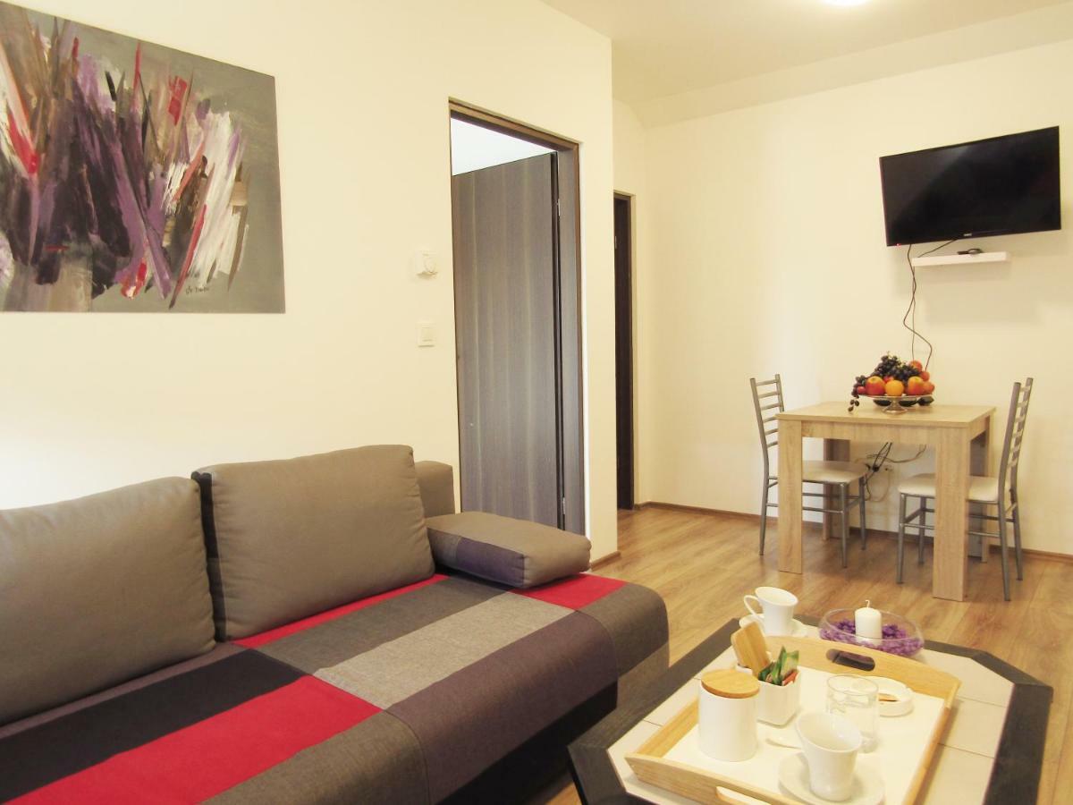 Apartment & Room Renee Osijek Exterior photo