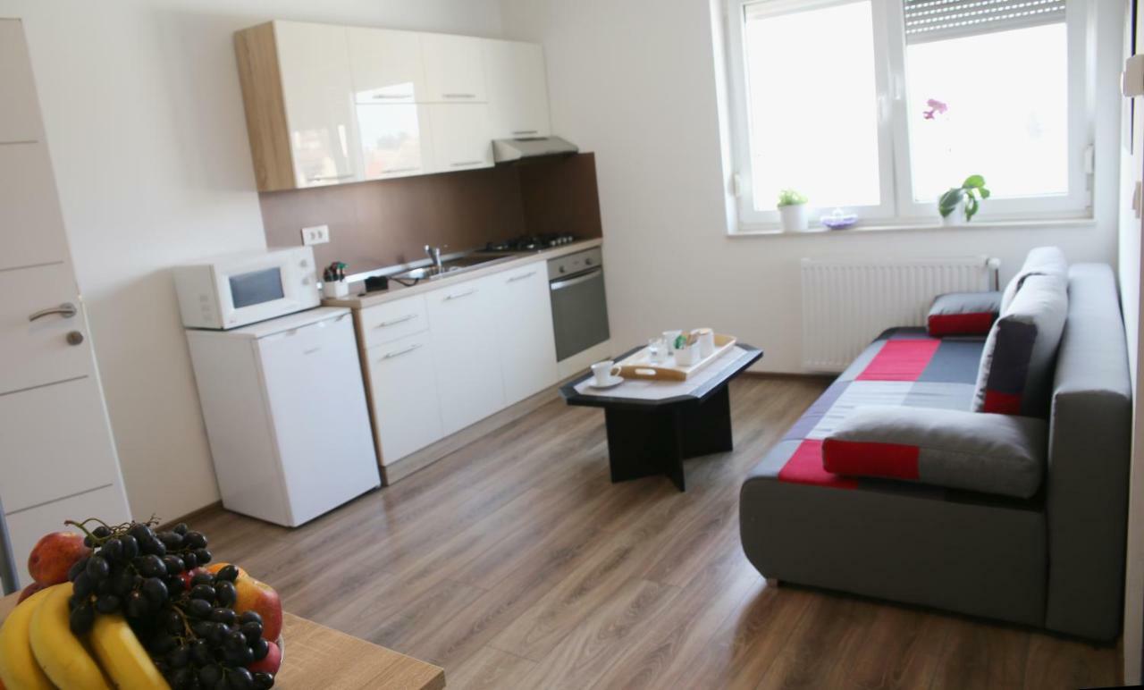 Apartment & Room Renee Osijek Exterior photo